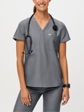 FIGS Women’s Catarina One Pocket Scrub Top